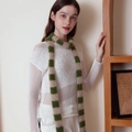 Flauschiger Strickschal mit Karomuster in Kamel und Grün für Damen im Herbst - Grün Beige