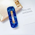 Barrette rectangulaire en acétate avec motif marbre bleu et pince en métal doré - Carré-Marbre Bleu