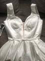 Elegante abito da sera in raso bianco senza maniche con scollo a V e vita increspata - US size 2 (S) / Avorio