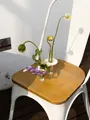 Vase éprouvette minimaliste avec support circulaire blanc et fleurs de clématite - 2 Tubes (Sans Fleurs)