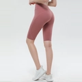 Pantaloncini da yoga a vita alta rosa antico da donna con vestibilità modellante - S / Rosso Pelle