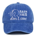Λεπτομέρεια από λευκό κέντημα Barn Hair Don't Care και κεφάλι αλόγου σε μπλε πλυμένο καπέλο - Ρυθμιζόμενο / Βασιλικό Μπλε