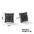 Détail d'une boucle d'oreille carrée en zircon noir avec annotations de taille et poids - Carré(E03740-9) / 【caractéristiques Du Produit】boucles D'oreilles Puces Carrées En Zircon Noir. 【couleur】métal Noir Profond Orné De Fins Diamants Noirs. 【dimensions】environ 1 Cm X 1 Cm. 【poids】23 G La Paire.
