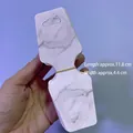 Dettaglio card per gioielli motivo marmo con specifiche di 11,8 cm x 4,4 cm - Marmo Bianco/Autoadesivo / Bianco