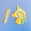 Gelbes Einhorn Silikon-Sensorik-Board mit bunten Fidget-Schnüren für Kinder - Einhorn-Design / Gelb