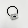 Elastico per capelli minimalista con ornamento metallico curvo in argento lucido - Argento
