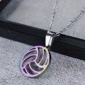 Detail der hohlen Volleyball-Anhänger-Halskette mit Regenbogen-Finish und O-Kette Glied - Bunte Volleyball Halskette