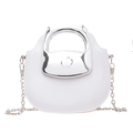 Weiße Mini-Satteltasche mit silbernem Metallgriff und Kettenriemen für den Sommer - Weiß