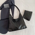 Grande borsa tote nera opaca con pochette abbinata per lo stile quotidiano d'ufficio - Nero