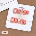 Kurze handgemachte Press-on Nails mit weißen Blumen, Perlen und pfirsichfarbenem Verlauf - XS / Korallenrosa Farbverlauf 3D Blume (SD067)