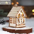 Casetta di Natale in legno luminosa con intaglio pupazzo di neve ed effetto luce LED - Cabina bianca tipo B (Pupazzo di neve)