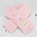 Écharpe rose en fausse fourrure de lapin avec étiquette SELF SERVICE en peluche croisée - Adulte / Rose