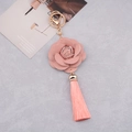 Rosa PU-Leder Schlüsselanhänger mit Kamelienblüte, Quaste und goldenem Schlüsselring - Rosa
