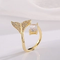 Detail of gold-plated fish tail ring featuring cubic zirconia pavé and square center stone - C-Fishtail Square Zirconia