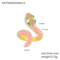 Anillo de serpiente ajustable de cobre con esmalte rosa y detalles de cristal fino - Talla Única/Talla 7 / Oro Rosa