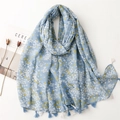Écharpe florale bleu clair avec de longues franges pour la plage et le soleil été - Bleu Clair Floral (SL2305-007)