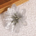 Silberne künstliche Weihnachtsblume mit glitzernden Netzblütenblättern und funkelnder Mitte - 6cm Silber