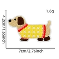 Macro-detail van de geborduurde teckel patch met 7cm x 4,2cm afmeting en textuur - Hondenpatch 2#