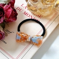 Élastique à cheveux noir avec un nœud papillon en résine ambre et bleu élégant - Cravate à cheveux / Bleu Orange