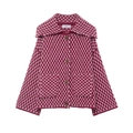 Detalle en plano de una chaqueta de punto de cuadros rojo vino con solapa grande y botones - S / Rojo