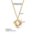 Dettaglio collana in acciaio inossidabile dorato con pendente quadrato e misure - Stile Rombo Cavo (YYN023435)