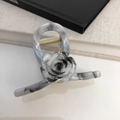 Dettaglio ravvicinato della molletta per capelli a camelia grigia effetto marmo - Fermaglio Circolare Medio / Motivo Marmo Grigio (D-5316-2)