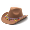 Chapeau de cowboy marron avec pompons colorés et ruban ethnique sur fond blanc - M (56-58cm) / Kaki