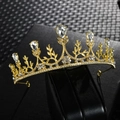 Barocke Brautkrone in Gold mit funkelnden Zirkonia und birnenförmigen Kristallen - Stil 2