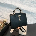Sac à main noir pour femme motif crocodile avec pendentif cerf doré et poignée en métal - Noir