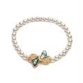 Elegante pulsera de mariposa dorada con perlas blancas e incrustaciones de nácar natural - Mariposa dorada