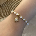 Natural stone beaded bracelet with gold vintage pendant and pearls on woman's wrist - 4# White Shell