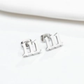 Silberne Ohrstecker mit Nummer 111 im Gothic-Stil aus poliertem Edelstahl für Damen - 111 Stahlfarbe