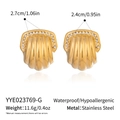 Detalle de pendientes de concha en acero inoxidable dorado con strass blancos y medidas - Estilo Concha Dorado (YYE023769-G)