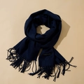 Écharpe bleu marine en cachemire avec franges élégantes pour la saison d'hiver - Bleu Marine