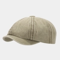 Detalle de gorra newsboy de algodón lavado vintage con costuras y corona de paneles - Estilo Newsboy Cap / Beige