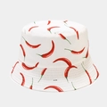 Dettaglio ravvicinato del cappello a secchiello bianco con stampa di peperoncini rossi - M(56-58cm) / Bianco