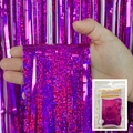 Main tenant un rideau de franges en aluminium violet pour décoration de fête d'anniversaire - 1*2 Mètres / Rose Rouge Laser