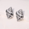 Minimalistische zilveren schelp oorbellen van roestvrij staal voor een oceaan-strandstijl - Staalkleur