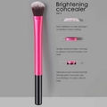 Detail view of pink brightening concealer brush #242 with wooden handle and aluminum tube - 1 Pc Rose Red