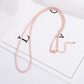 Elegante Halskette aus roségoldenem Netzgewebe mit glitzerndem Zirkon und Karabinerverschluss - Roségold
