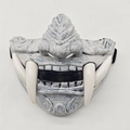 Japans samoerai Hannya halfmasker in wit en zwart met opvallende grote witte slagtanden - Prajna Masker (Wit)