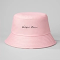 Roze katoenen vissershoed met zwart Carpe Diem borduursel voor zonbescherming buiten - Roze