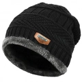 Gorro de punto de invierno para hombre en negro con forro polar gris y parche de cuero - M / Negro