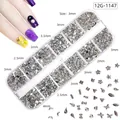 Set di decorazioni per unghie argento in 12 scomparti con luna stella e fiocco - Set di Strass in Argento Forme Miste (12G-1147)