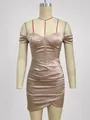 Minikleid aus Champagner-Satin mit Schulterfrei-Design und seitlicher Raffung für Damen - S / Hellrosa