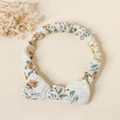 Dettaglio della fascia floreale in cotone con fiocco e trama della banda elastica - Fiori abbondanti