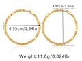 Makroaufnahme von 18K vergoldeten Creolen mit 4,95cm Durchmesser und Kettenstruktur - Block-Patchwork-Textur-Ringstil (KE1008-4) / 18K-Gold