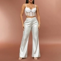 Détail du pantalon argenté métallisé à taille haute avec finition brillante et drapé - XS / Argent