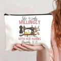 Borsa trucco in tela bianca con stampa di macchina da cucire vintage e testo Proverbi 31:13 - Stile Cucito Versetto Biblico (jiaying0031)