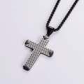 Collier minimaliste en acier inoxydable avec pendentif croix noire à texture de maille - Argent & Noir